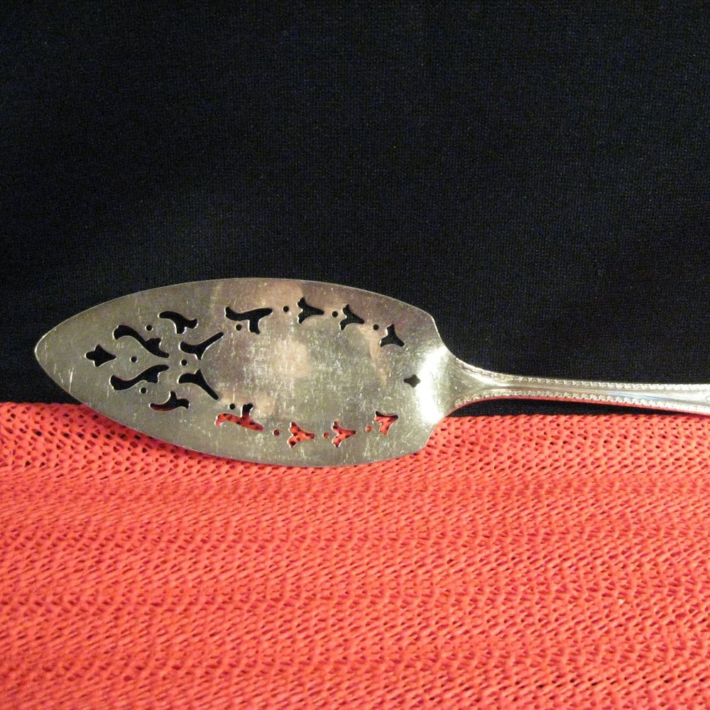 SL & GH ROGERS BERKLEY PIERCED PIE SERVER CA 1929